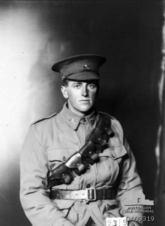 Photo of photos/Alick McLennan soldier portrait DA09319